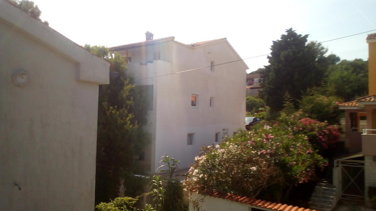 Apartments And Rooms Camelia Premantura Eksteriør billede